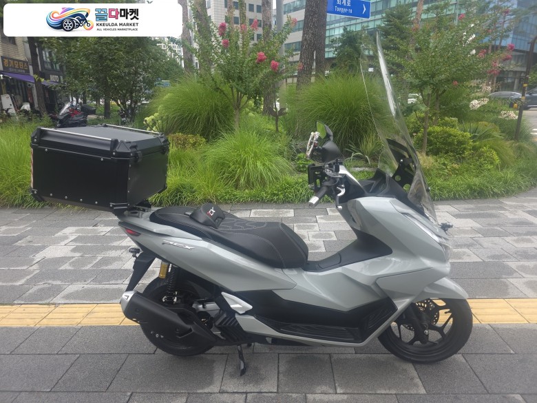 혼다 PCX 125 ABS 2025년식 티바이크 2025년 최상급 컨디션 혼다 더뉴PCX125 ABS 그레이 컬러 배달세팅 판매합니다. -카드-대차-할부-