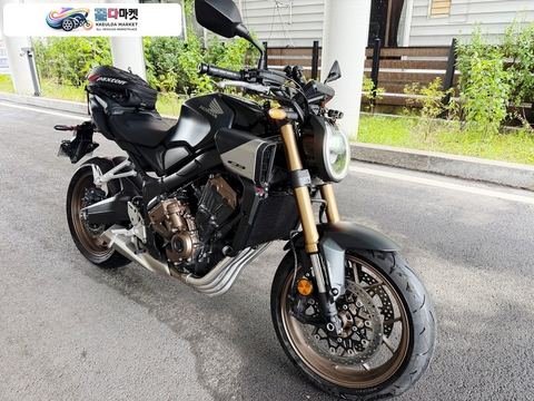 혼다 CB 650 R E 클러치 2025년식 혼다 CB650RAC E클러치  2025년 신차급 일인신조바이크 판매합니다.