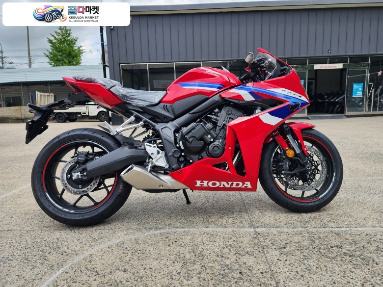 혼다 CBR 650 R E 클러치 2026년식 [신차] 2026 혼다 CBR650R E-Clutch 그랑프리 레드 | 클래스가 다른 미들급 스포츠  바이크!