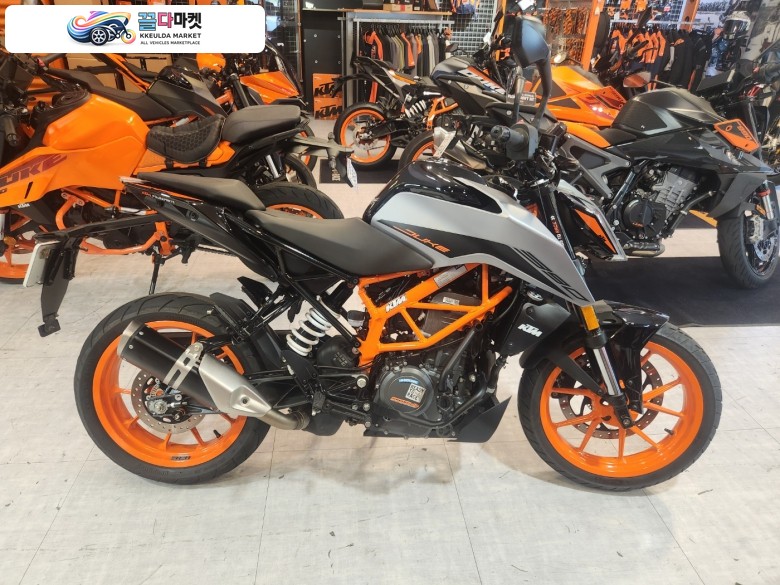 KTM 390 듀크 2022년식 듀크390 짧은 주행거리 깨끗한 매물