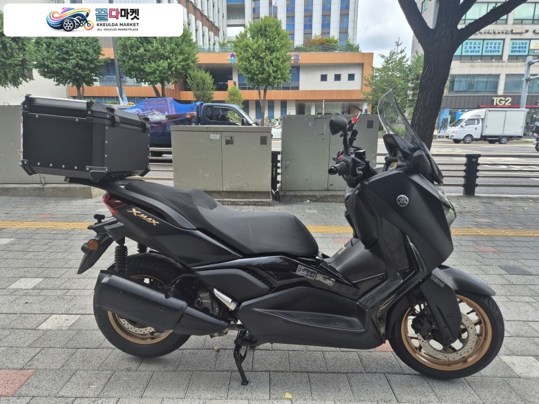 야마하 X 맥스 300 ABS 2024년식 배달 대행으로 사용한 24년식 야마하 XMAX 300ABS 인기컬러 무광블랙 판매 합니다. 적산거리 45,436KM입니다.