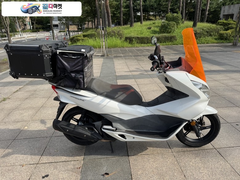 혼다 PCX 125 FI 2017년식 혼다 PCX125 17년 근본 가성비차량 화이트컬러 스마트키