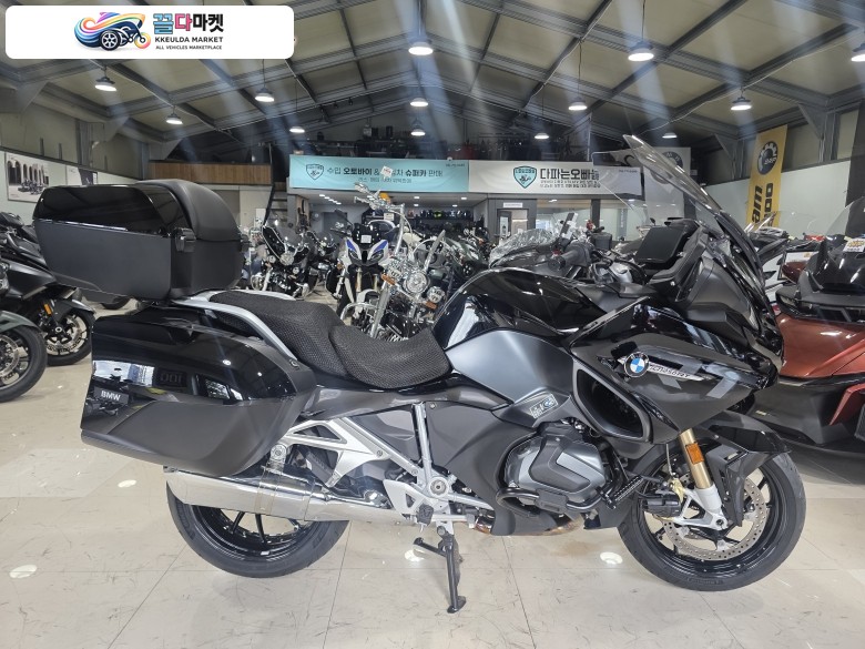BMW R 1250 RT 2024년식 1인 신조 차량 R1250RT 입니다. 탑케이스 장착 , 분덜리히 엔진가드 장착 입니다^^