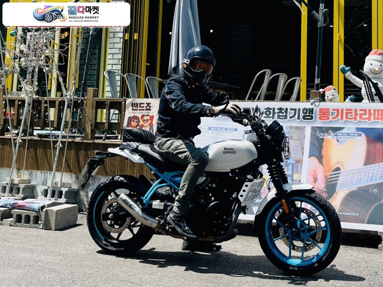 로얄엔필드 게릴라 450 2025년식 로얄엔필드 게릴라 450 커스텀 팝니다.