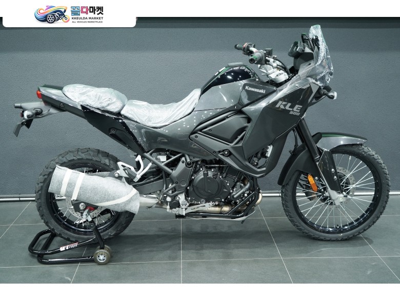 가와사키 KLE 500 2026년식 가와사키 어드벤처 KLE 500 블랙. 판매 합니다.