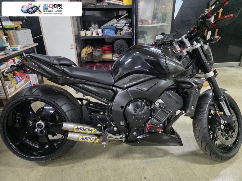 야마하 FZ 1 N 2006년식 전시용 냉동바이크 특급! FZ1N 뒷바퀴 튜닝만 1,700만원