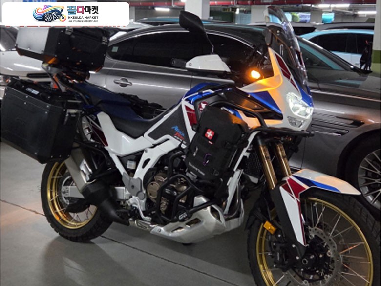 혼다 아프리카 트윈 CRF 1100 L 어드벤쳐 스포츠 ES DCT 2023년식 혼다 아프리카 트윈  es dct 23년식 판매 (24년 등록)