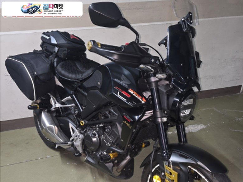 혼다 CB 300 R 2024년식 2024년식 CB300R 판매합니다.