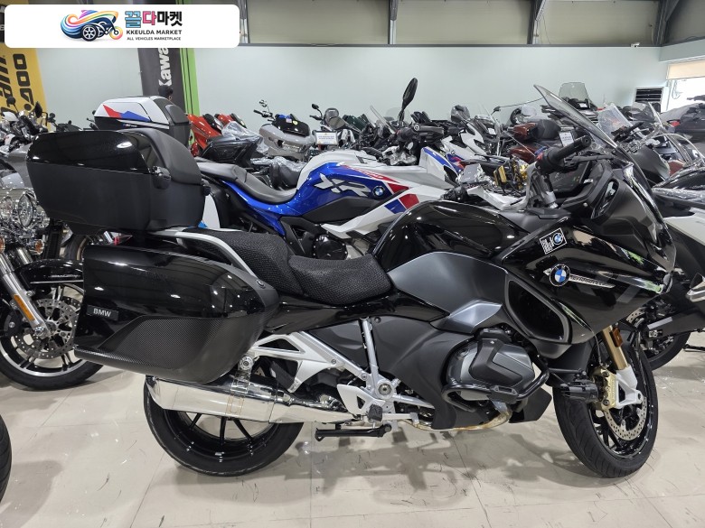 BMW R 1250 RT 2024년식 년식 및 키로수 대비 최저가 판매 BMW R1250RT 입니다. 1인 신조차량 입니다.