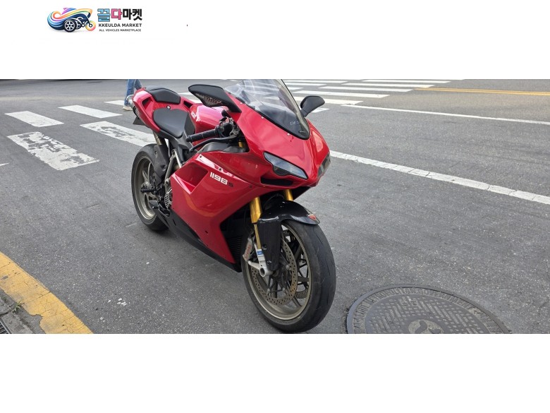 두카티 1198 S 2009년식 두카티 1198S 차량 판매 합니다.