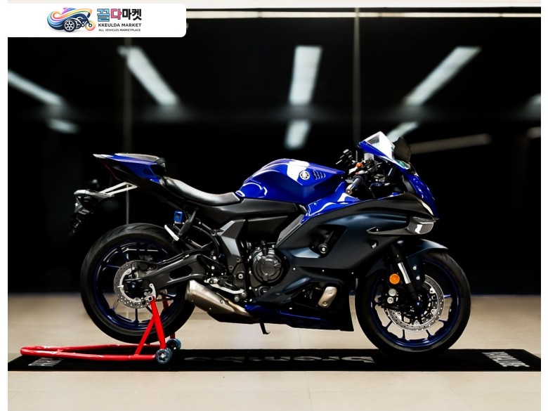 야마하 YZF R7 2023년식 신차급 키로수 , 필수옵션 구성된 차량 입니다.
