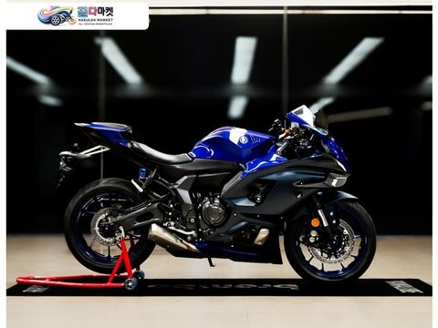 야마하 YZF R7 2023년식 신차급 키로수 , 필수옵션 구성된 차량 입니다.