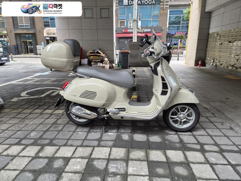 베스파 GTS 300 클래식 2024년식 25년식 GTS300 클래식 스마트 모델 팝니다.