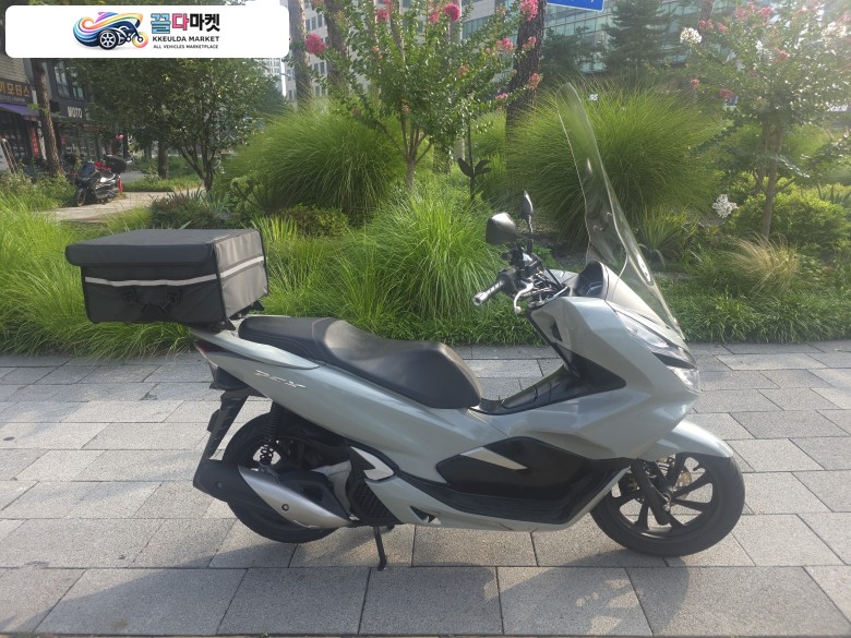 혼다 PCX 125 CBS 2020년식 티바이크 2020년 잘 관리된 혼다 베스트셀링 스쿠터 더뉴PCX125 그레이 컬러 판매합니다. -카드-대차-할부-