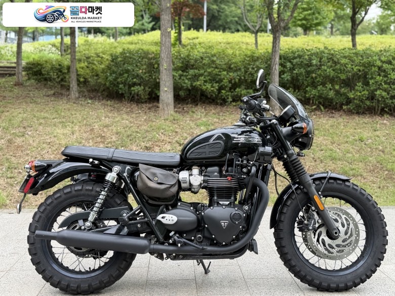 트라이엄프 본네빌 T120 블랙 2022년식 T120블랙 깔끔한 튜닝 잘꾸며진 차량 바로 주행 가능합니다