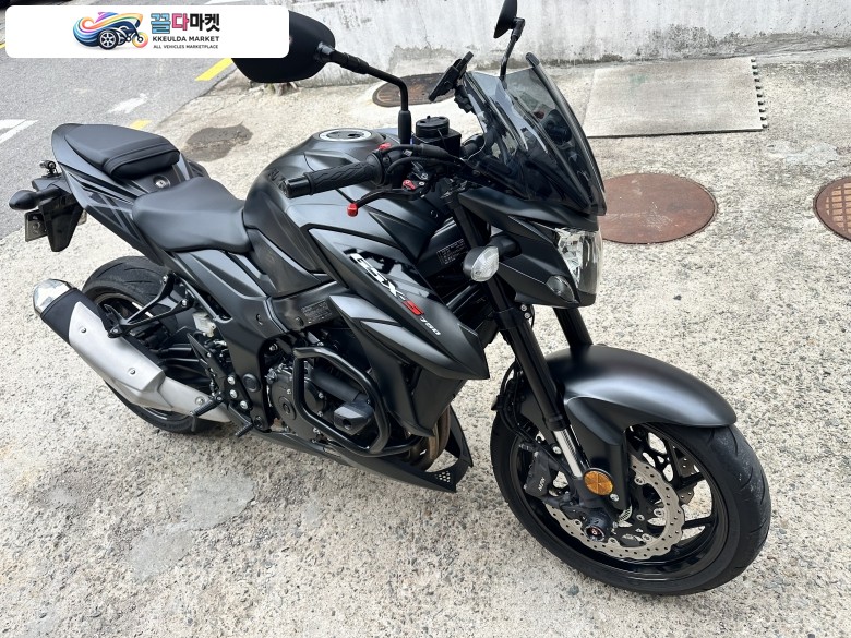 스즈끼 GSX S 750 2021년식 [판매] 2021년식 스즈키 GSX-S750 블랙 / 7,000km / 무사고 최상급