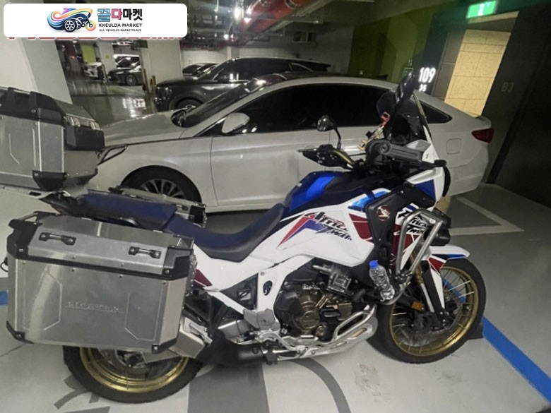 혼다 아프리카 트윈 CRF 1100 L 어드벤쳐 스포츠 ES DCT 2023년식 혼다 아프리카트윈 CRF 1100L 어드벤처 스포츠 ES DCT 2023 판매합니다.