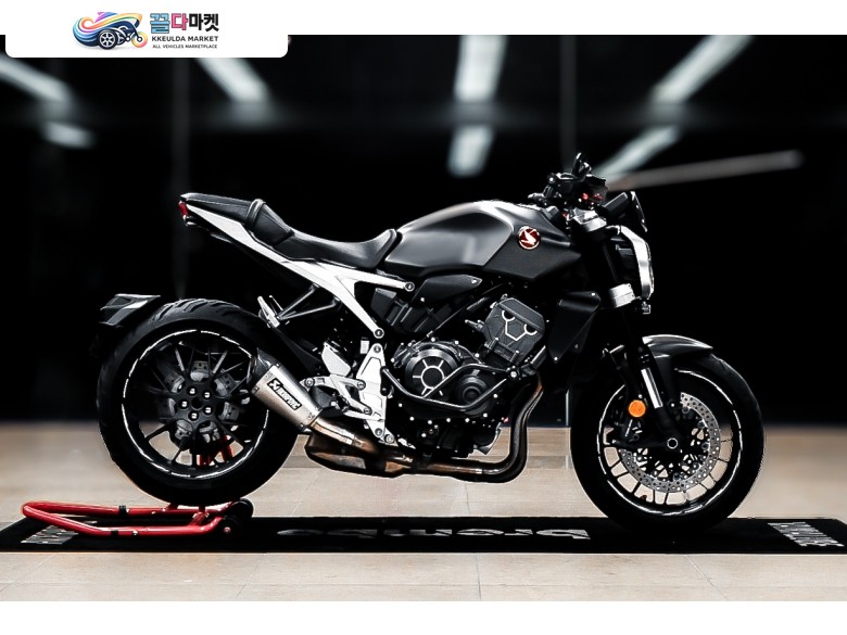 혼다 CB 1000 R 2021년식 정품 아크라포빅 슬립온 구변완료 , 깔끔한 관리상태 , 차량 입니다.