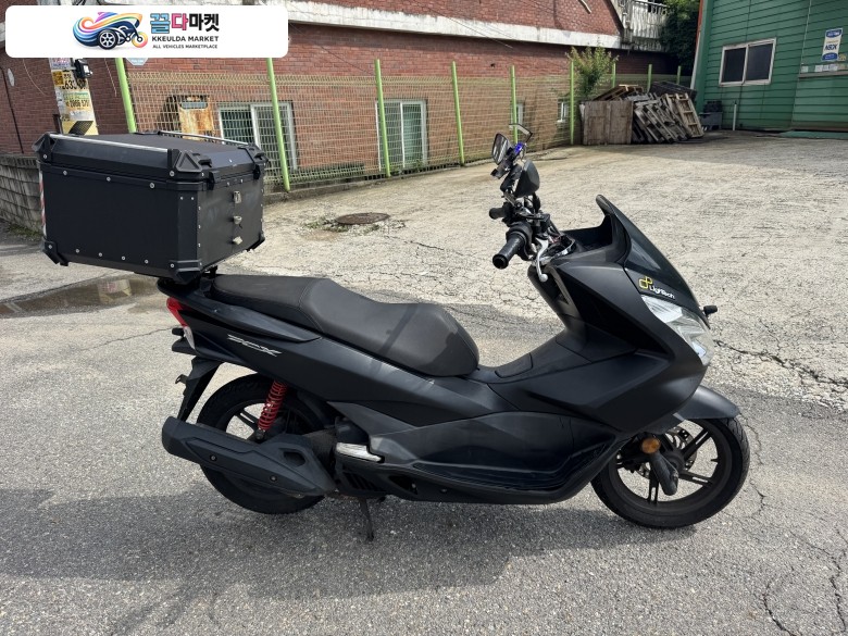 혼다 PCX 125 FI 2017년식 혼다 pcx125 스마트키 블박튜닝 짧은키로수 초가성비차량