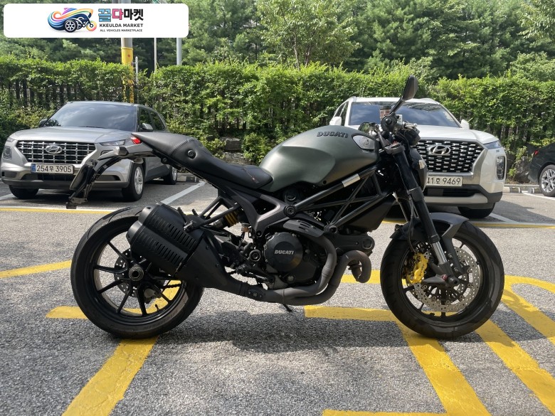 두카티 몬스터 1100 EVO 디젤 2012년식 두카티 몬스터 디젤 1100 에보 ducati monster diesel 1100 evo 판매합니다