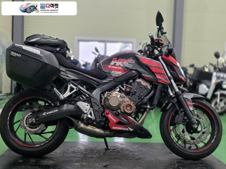 혼다 CB 650 F 2017년식 혼다CB650F 17년식 아크라포빅 풀배기 구변완료 사이드탑박스 최저가판매합니다.