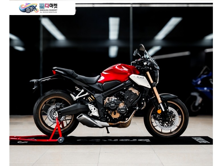 혼다 CB 650 R ABS 2020년식 짧은키로수 , 신차급 깔끔한 차량 입니다.