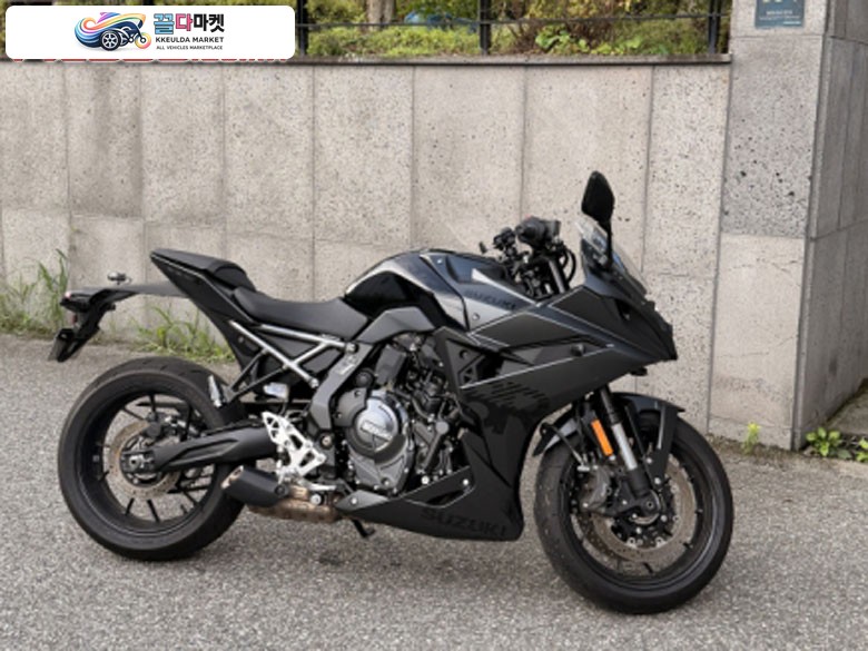 스즈끼 GSX 8 R 2025년식 2026년 1월 구매 스즈키 GSX-8R / 2,600km / 1,100만원