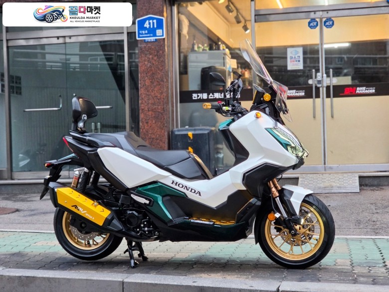 혼다 ADV 350 2025년식 ADV350 혼다 2025년식 18141KM 커스텀 튜닝 깔끔한매물 판매합니다