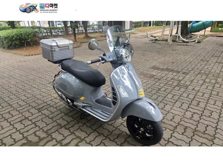 베스파 GTS 300 슈퍼테크 2021년식 베스파 GTS300 슈퍼테크 신차급 3800KM 판매합니다.