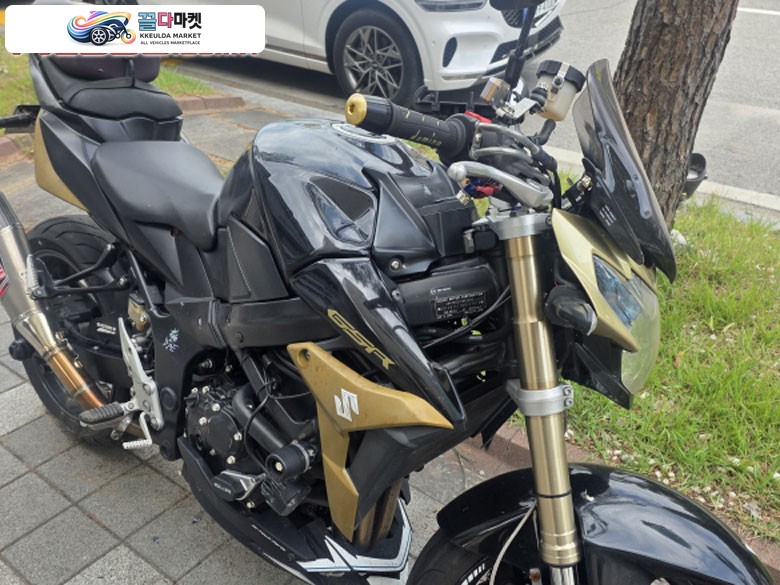 스즈끼 GSR 750 2011년식 스즈끼 급매