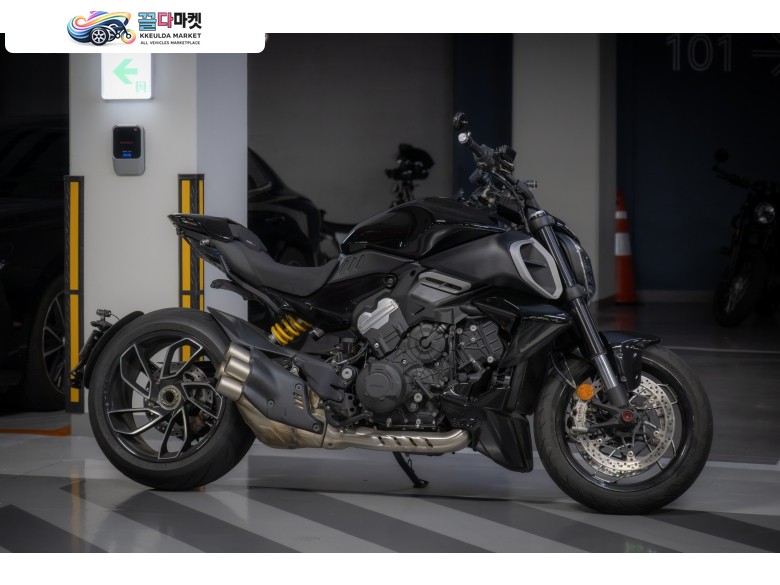 두카티 디아벨 V4 2024년식 2024 두카티 디아벨 V4 Ducati Diavel V4