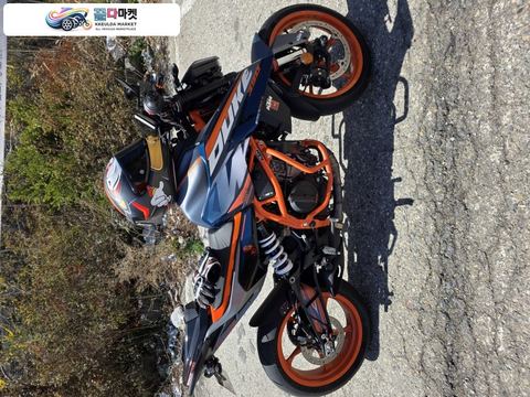 KTM 390 듀크 2024년식 KTM 390 듀크!짧은키로수.24년식.