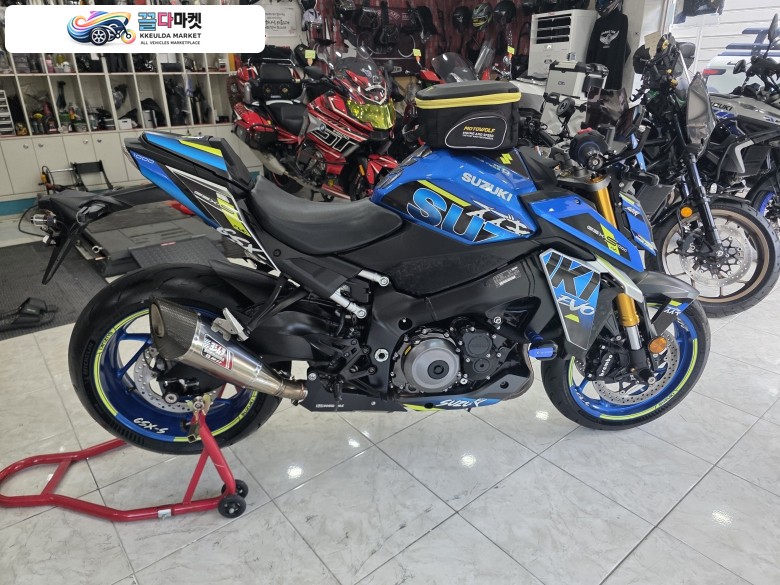 스즈끼 GSX S 1000 2023년식 스즈끼 / GSX S 1000  년식 2023 무꿍 / 무사고 / 무슬림 / 풀 튜닝 머플러 구변 완료 ^^ 데칼^^  깔끔한 바이크 ...