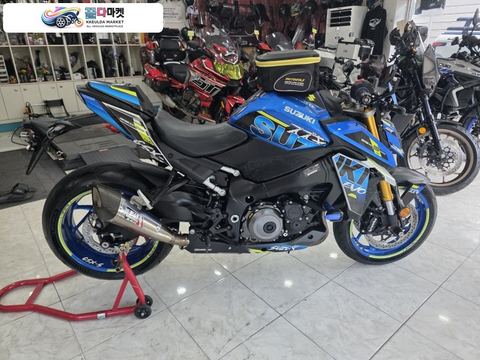스즈끼 GSX S 1000 2023년식 스즈끼 / GSX S 1000  년식 2023 무꿍 / 무사고 / 무슬림 / 풀 튜닝 머플러 구변 완료 ^^ 데칼^^  깔끔한 바이크 ...