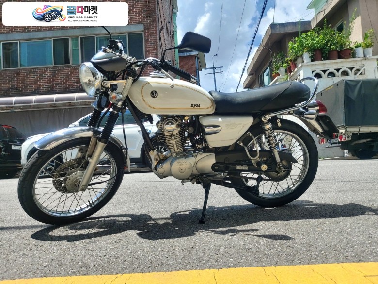 SYM 울프 125 클래식 2016년식 울프 125cc 클래식 바이크 화이트 컨디션 최상입니다