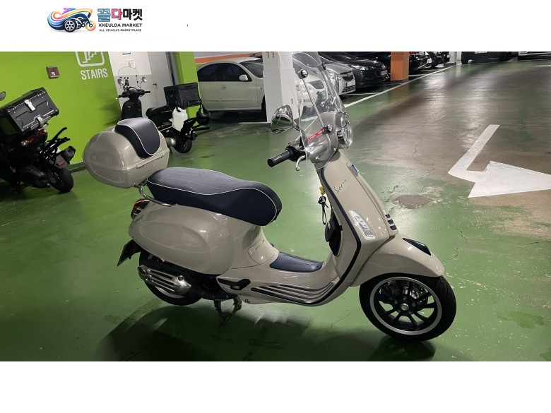 베스파 프리마베라 125 ABS 2023년식 베스파 2023년식 프리마베라S 125 베이지