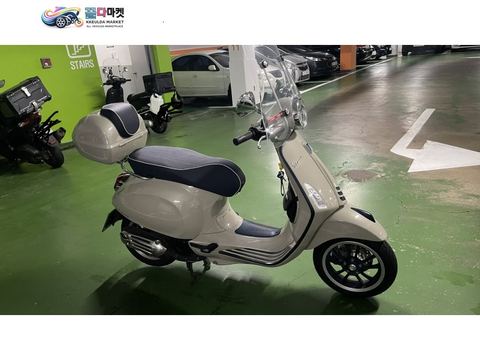 베스파 프리마베라 125 ABS 2023년식 베스파 2023년식 프리마베라S 125 베이지