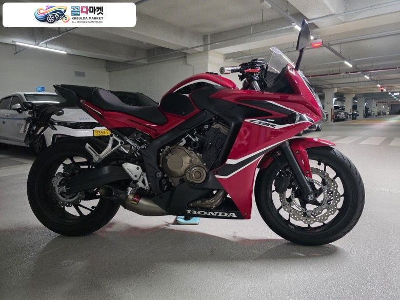혼다 CBR 650 F 2018년식 아크라 티탄풀배기.17.800km,3무 민트급