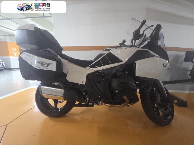 BMW R 1300 RT 2026년식 전국에 재고 없는 R1300RT 화이트 900KM탄 신차급 판매 합니다