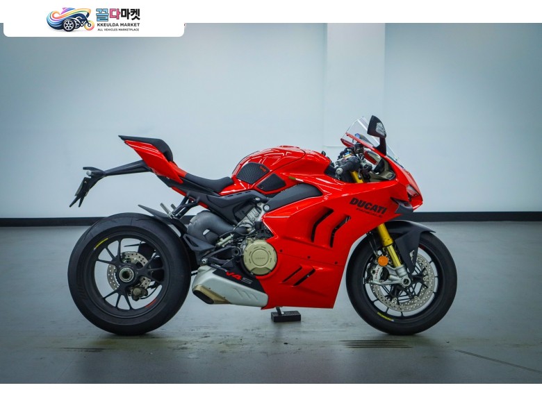 두카티 파니갈레 V4 S 2024년식 『  루바이크  』 믿고 맡기는 이륜차 거래소 _  신차급 컨디션 두카티 파니갈레 V4s 판매합니다. [ 대차/위탁/매입 ]
