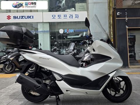 혼다 PCX 125 ABS 2021년식 혼다 PCX125 2021년식 관리 잘된 차량 저렴히 판매합니다.