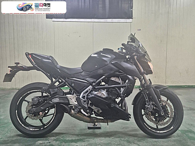 가와사키 Z 650 RS ABS 2017년식 가와사키 Z650/17년식/5.7만km/명의이전O/아크라포빅구변O/레저용/판매합니다