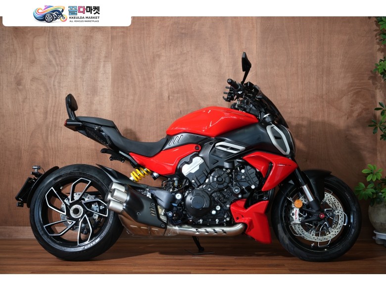 두카티 디아벨 V4 2024년식 두카티 / 디아벨v4 / 2024 / 4,500 KM 판매/대차