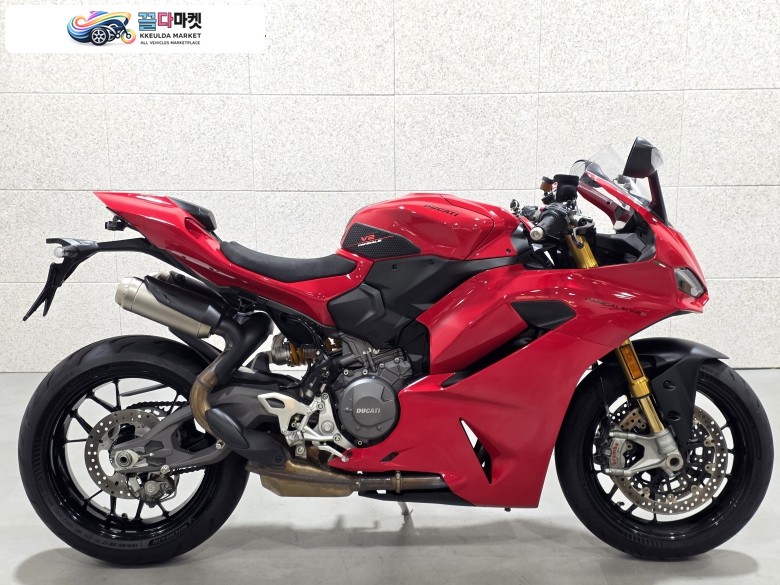 두카티 파니갈레 V2 S 2025년식 25년식 두카티 파니갈레V2S 신차급 관리상태 좋은 차량 판매 / 대차