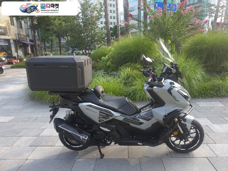 혼다 ADV 350 2024년식 티바이크 2024년 무사고 최상급 컨디션 혼다 ADV350 ABS 풀옵션 그레이 컬러 판매합니다. -카드-대차-할부-