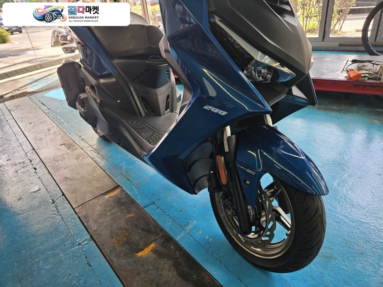킴코 KRV 200 2024년식 킴코 KRV200 TCS 신차급 판매｜2024년식 무주행｜490만원