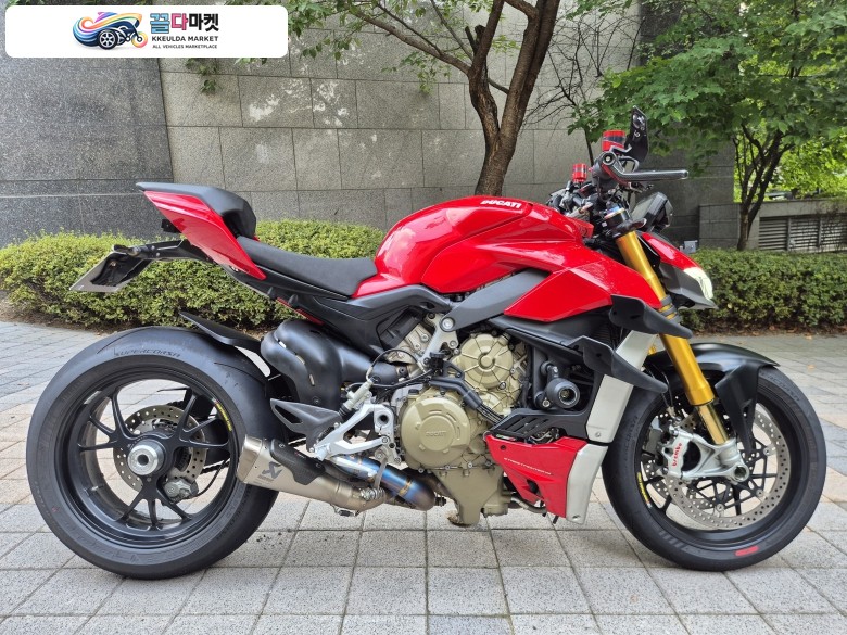 두카티 스트리트파이터 V4 S 2020년식 20년 스트리트파이터 V4S 아크라포빅