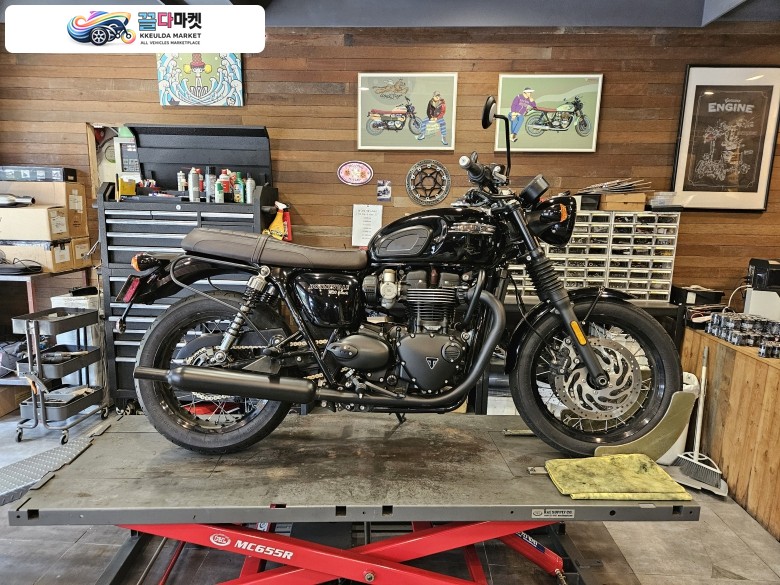 본네빌 T120 블랙