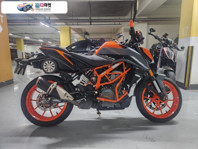 KTM 390 듀크 2023년식 23년식 390듀크 판매합니다.