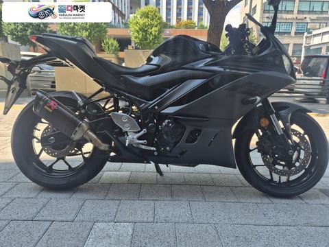 야마하 YZF R3 2020년식 깔끔한 외관상태와 년식대비 적당한 적산거리(12,863KM운행)와 아크라포빅 슬립온머플러 장착되어있는 입문용 쿼터급의 강자 2020년식 야마하 YZF-R3 블랙 컬러 판매합니다.